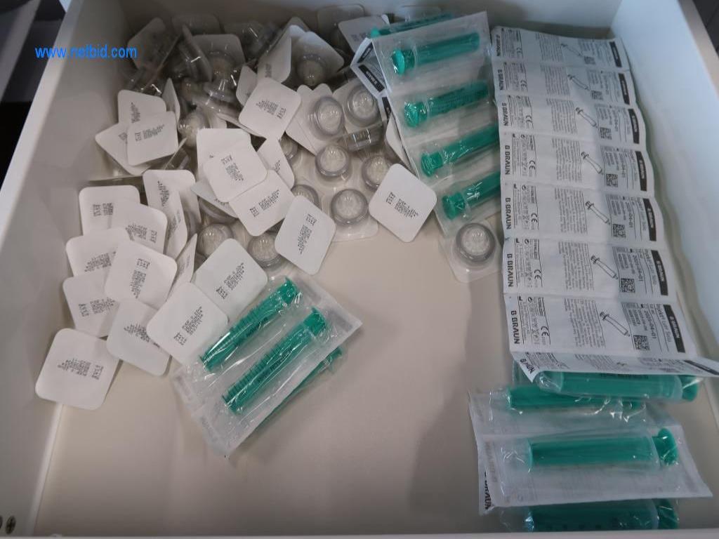 Büro- und Labormöbel, Laborgeräte und Laborausstattung-11