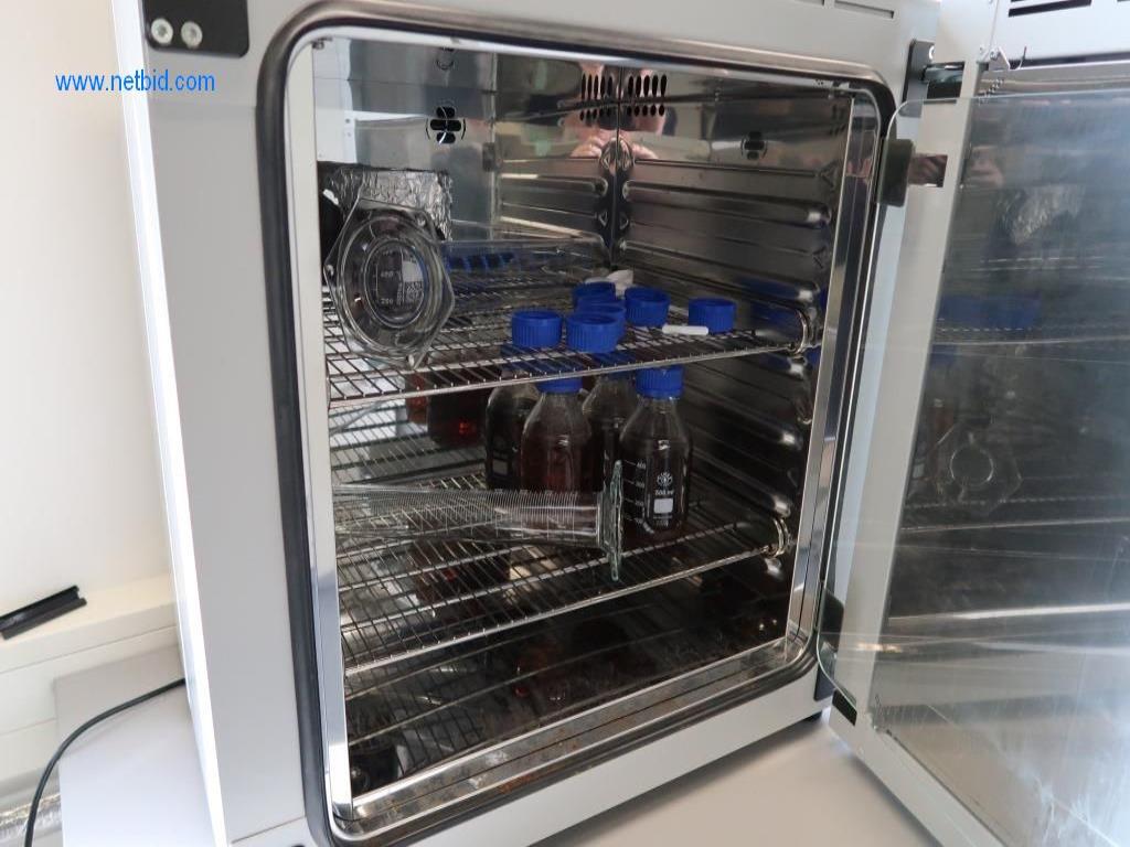 Büro- und Labormöbel, Laborgeräte und Laborausstattung-3