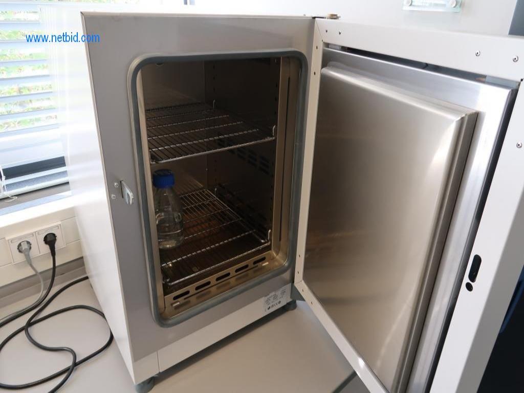 Büro- und Labormöbel, Laborgeräte und Laborausstattung-2