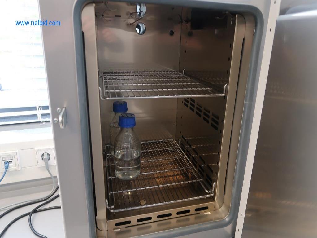 Büro- und Labormöbel, Laborgeräte und Laborausstattung-4