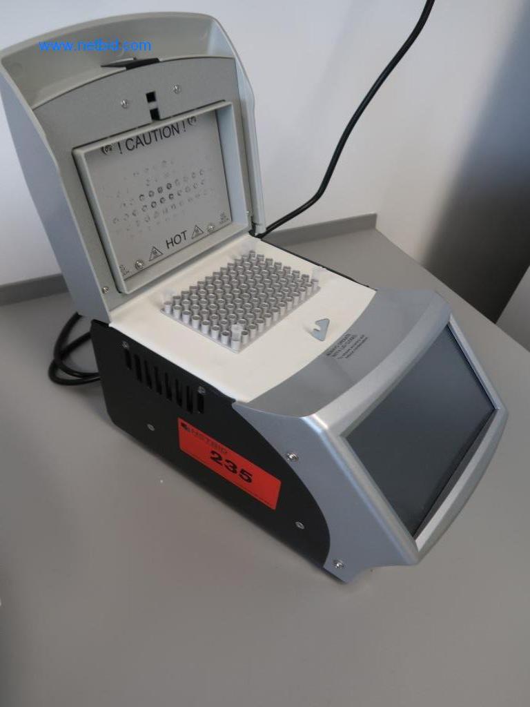 Kancelářský a laboratorní nábytek, laboratorní vybavení a laboratorní zařízení-2