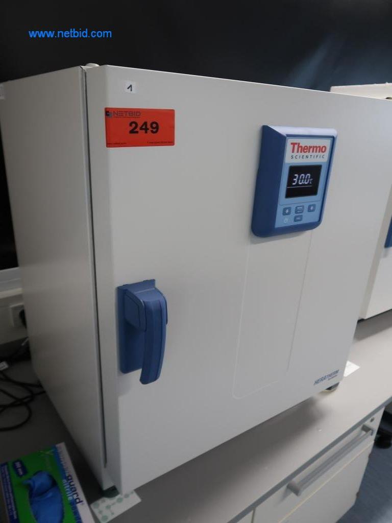 Büro- und Labormöbel, Laborgeräte und Laborausstattung-3