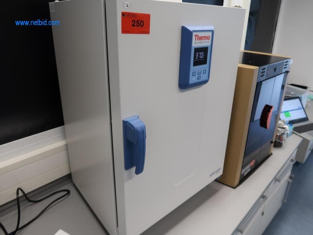 Meble biurowe i laboratoryjne, sprzęt laboratoryjny i wyposażenie laboratorium-1