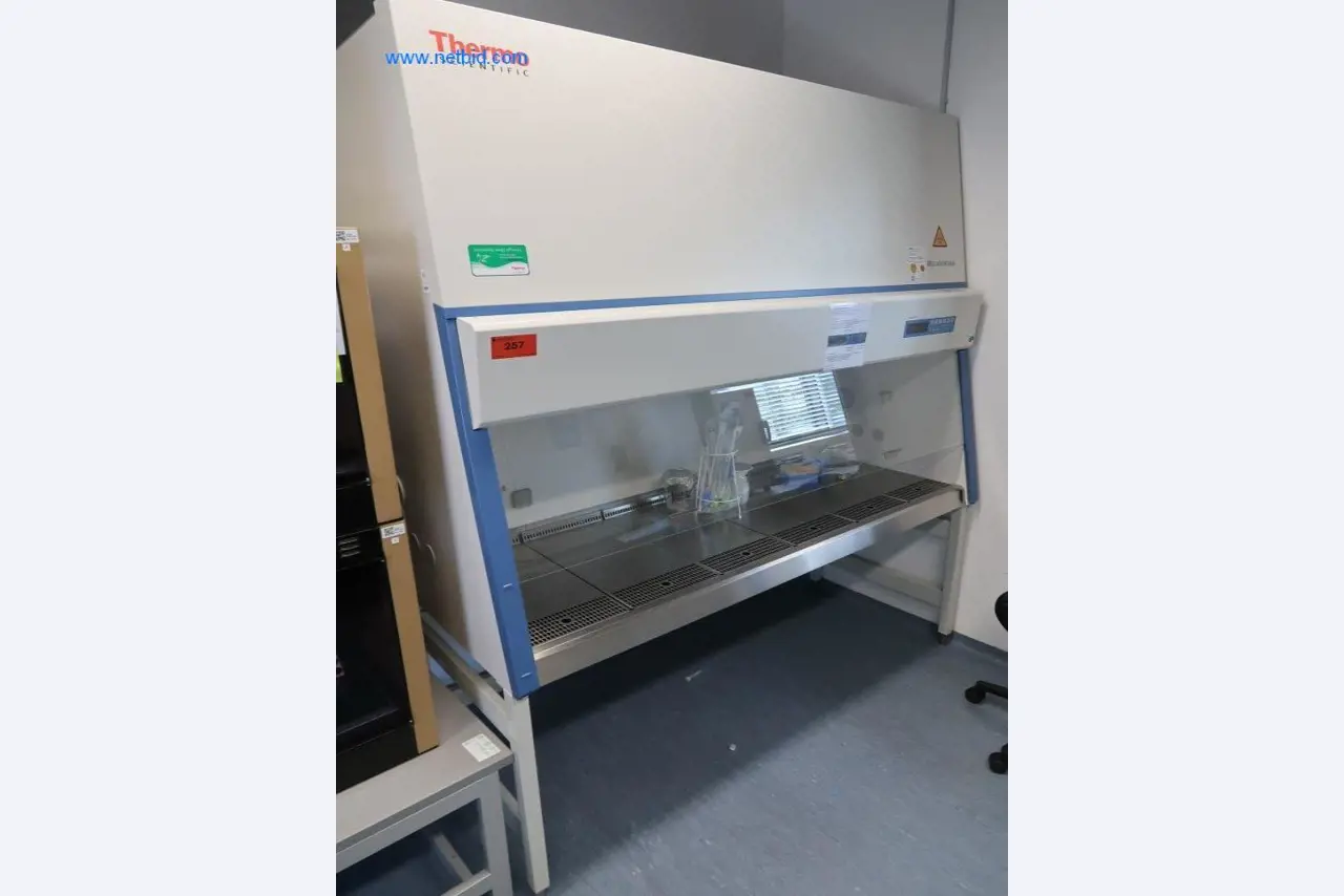 Kancelářský a laboratorní nábytek, laboratorní vybavení a laboratorní zařízení-1