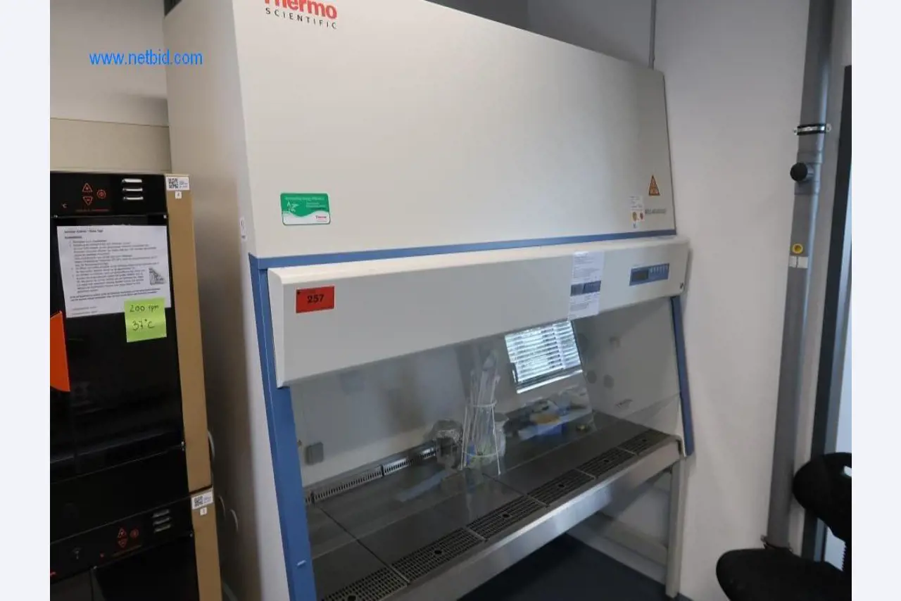 Kancelářský a laboratorní nábytek, laboratorní vybavení a laboratorní zařízení-2