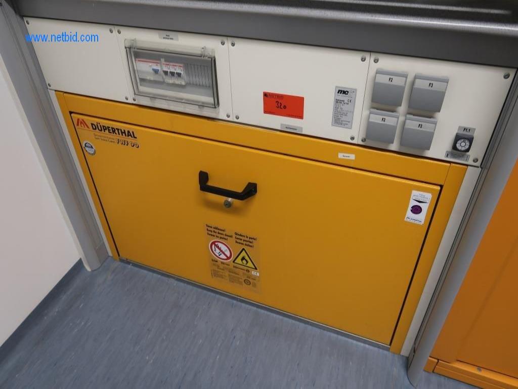 Büro- und Labormöbel, Laborgeräte und Laborausstattung-3