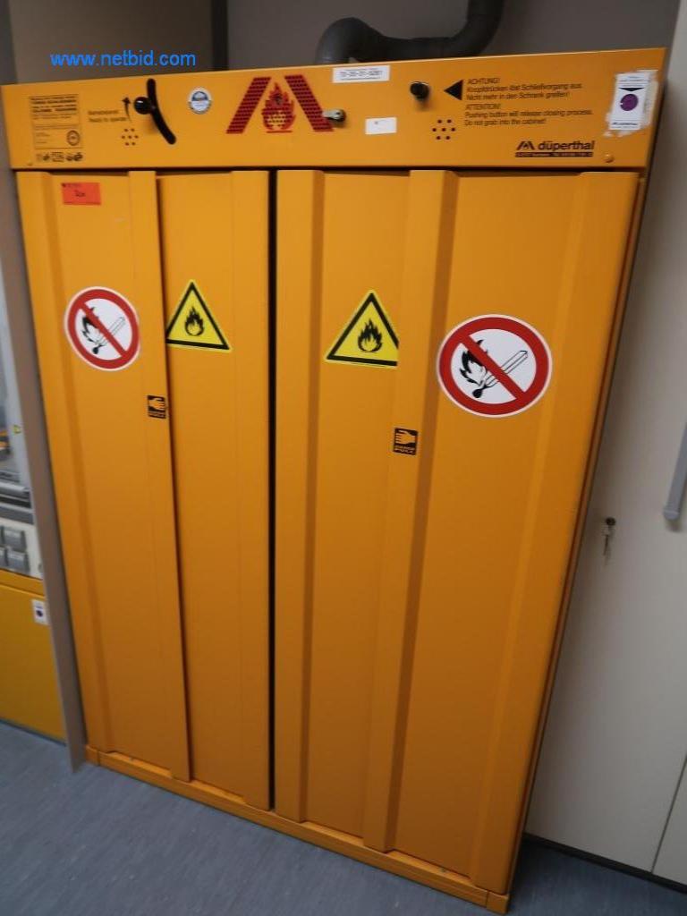 Büro- und Labormöbel, Laborgeräte und Laborausstattung-4