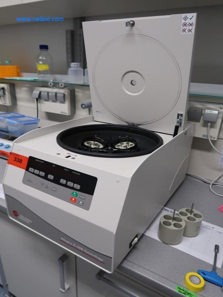 Büro- und Labormöbel, Laborgeräte und Laborausstattung-4