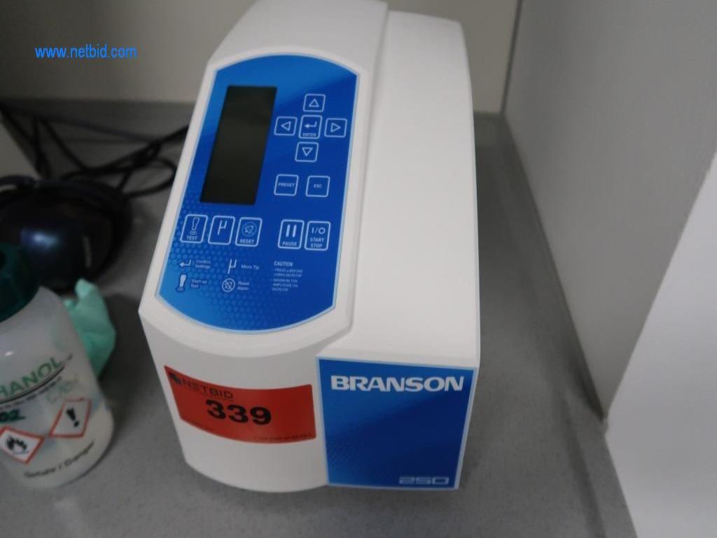 Büro- und Labormöbel, Laborgeräte und Laborausstattung-1