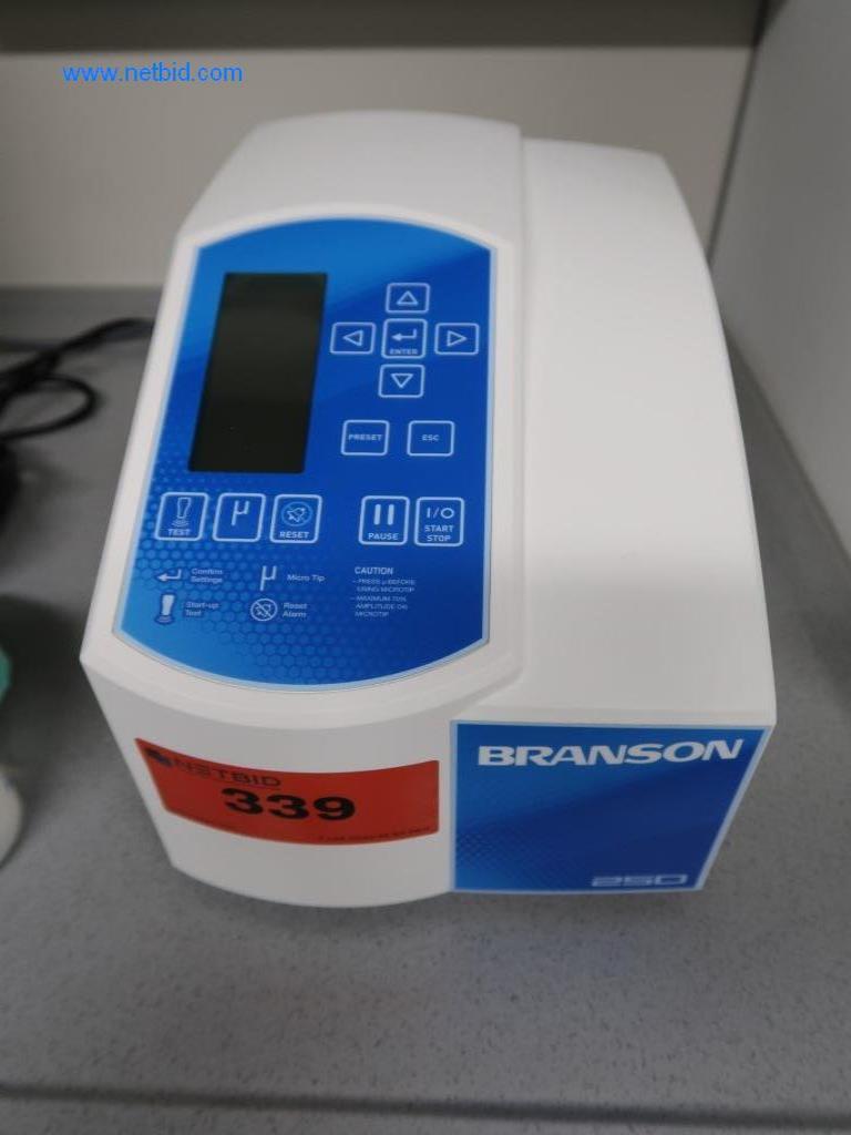 Büro- und Labormöbel, Laborgeräte und Laborausstattung-2