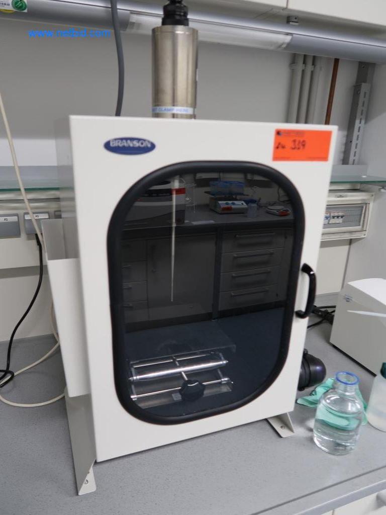 Büro- und Labormöbel, Laborgeräte und Laborausstattung-3