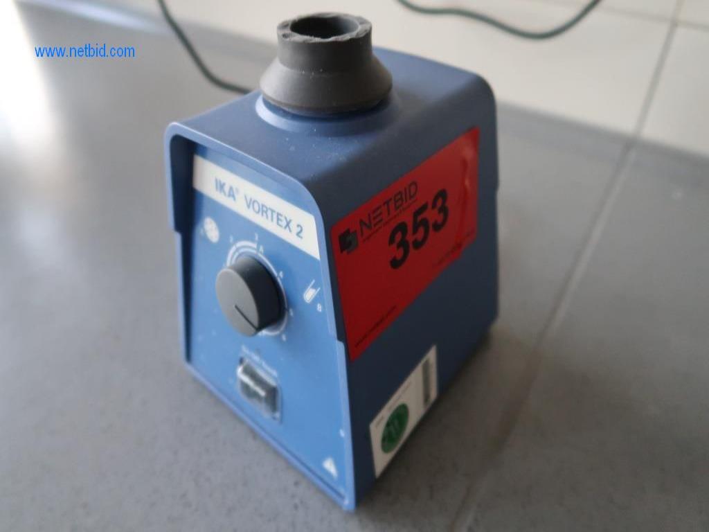 Mobiliario de oficina y laboratorio, material de laboratorio y equipo de laboratorio-1