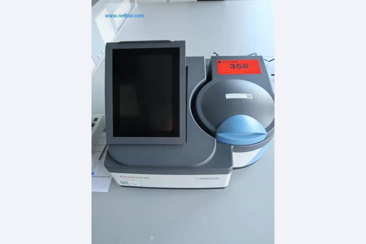 Mobilier de bureau et de laboratoire, appareils et équipements de laboratoire-1