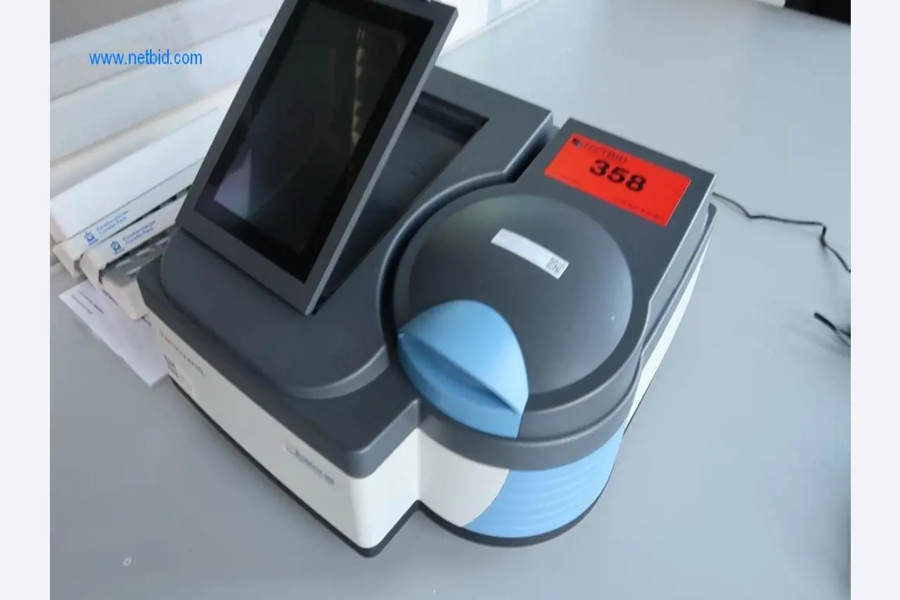 Mobilier de bureau et de laboratoire, appareils et équipements de laboratoire-3