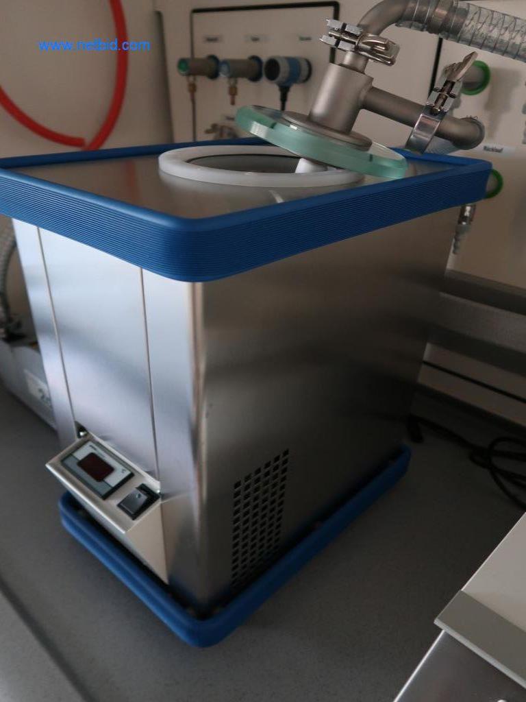 Büro- und Labormöbel, Laborgeräte und Laborausstattung-2