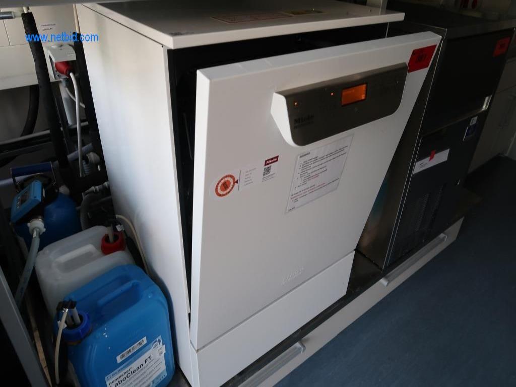 Büro- und Labormöbel, Laborgeräte und Laborausstattung-3