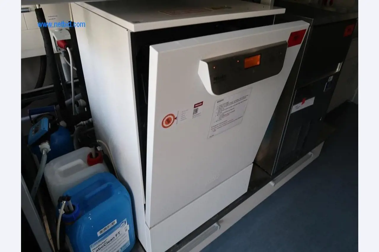 Office and laboratory furniture, laboratory devices and equipment-3