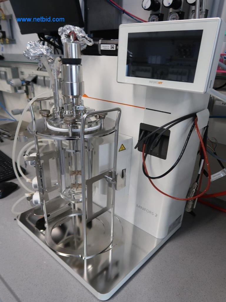 Büro- und Labormöbel, Laborgeräte und Laborausstattung-3