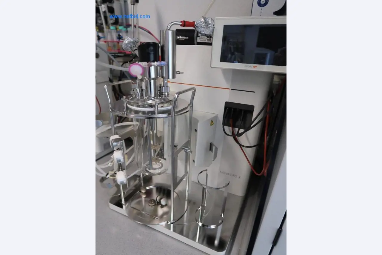 Kancelářský a laboratorní nábytek, laboratorní vybavení a laboratorní zařízení-2