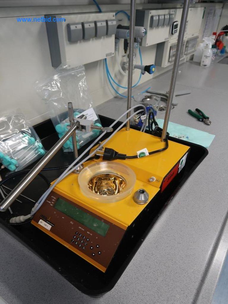 Büro- und Labormöbel, Laborgeräte und Laborausstattung-1