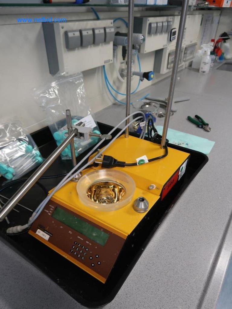 Büro- und Labormöbel, Laborgeräte und Laborausstattung-2