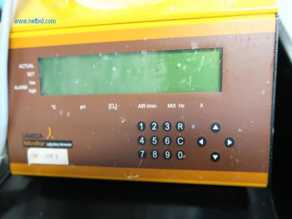 Büro- und Labormöbel, Laborgeräte und Laborausstattung-3