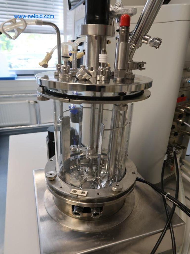 Büro- und Labormöbel, Laborgeräte und Laborausstattung-3