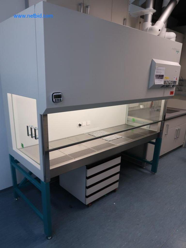 Büro- und Labormöbel, Laborgeräte und Laborausstattung-3