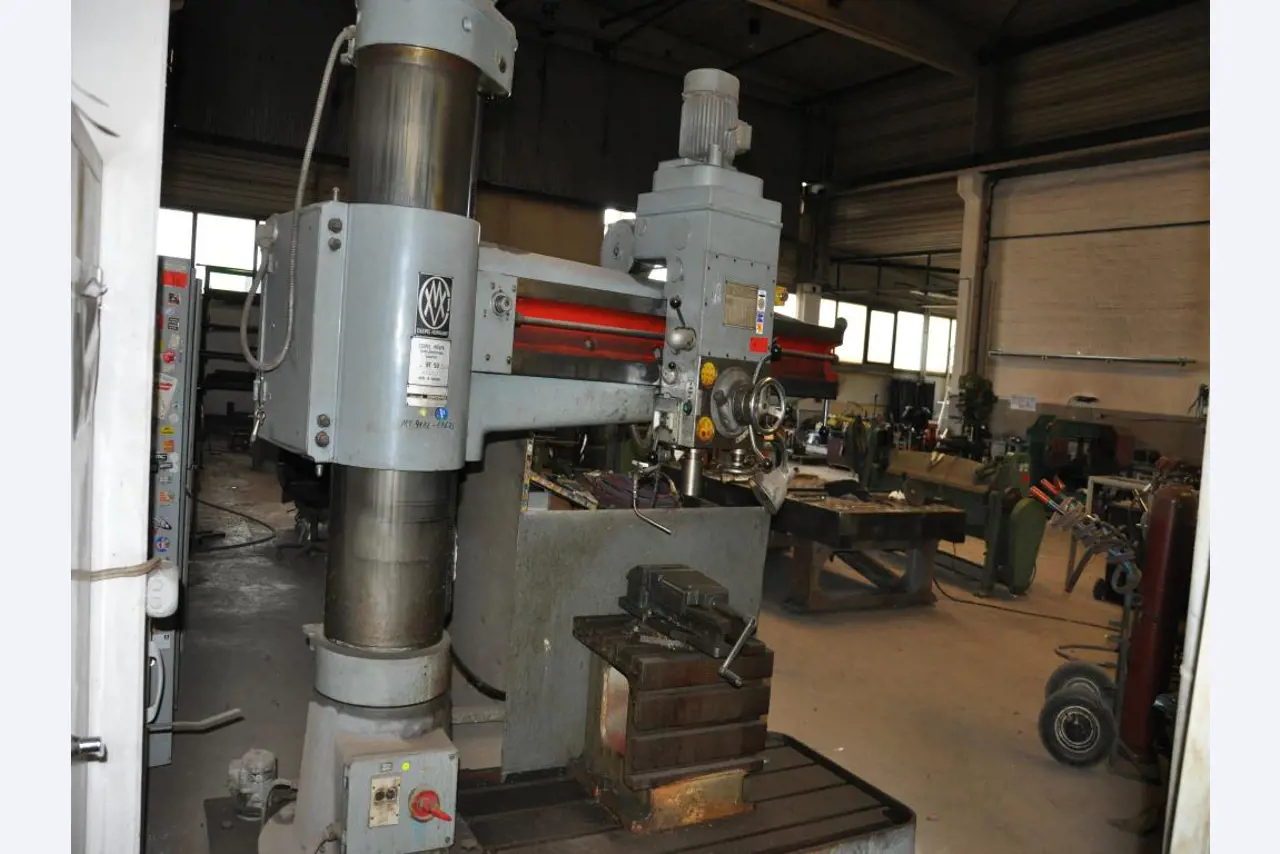 Equipamento mecânico/operacional de um estaleiro-2