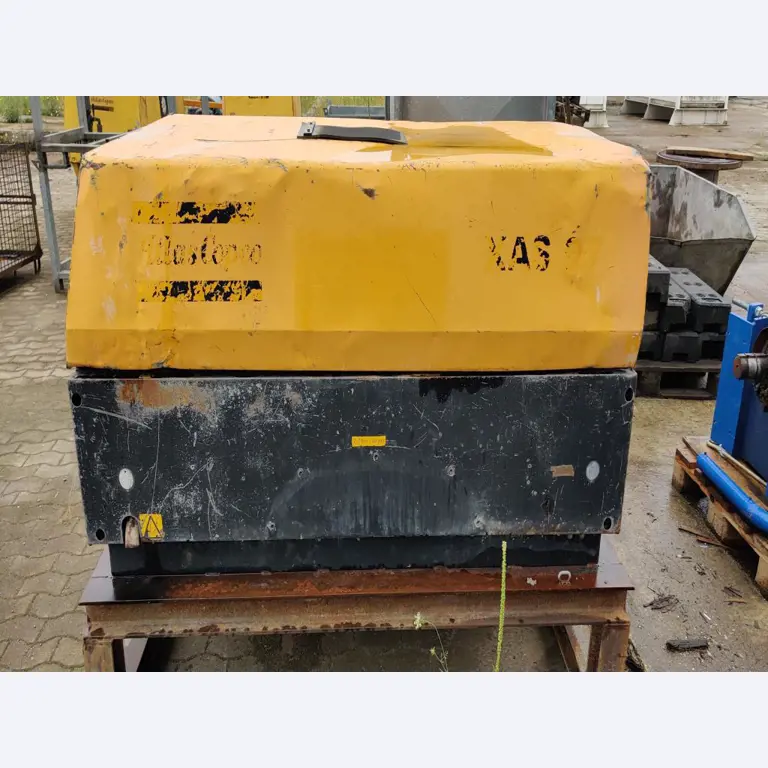 Equipamento mecânico/operacional de um estaleiro-2