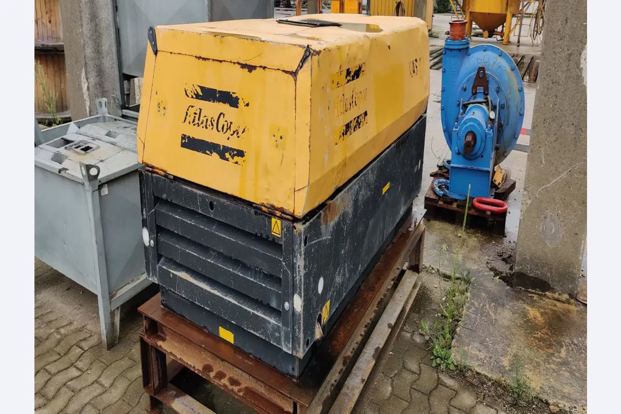 Equipamento mecânico/operacional de um estaleiro-3