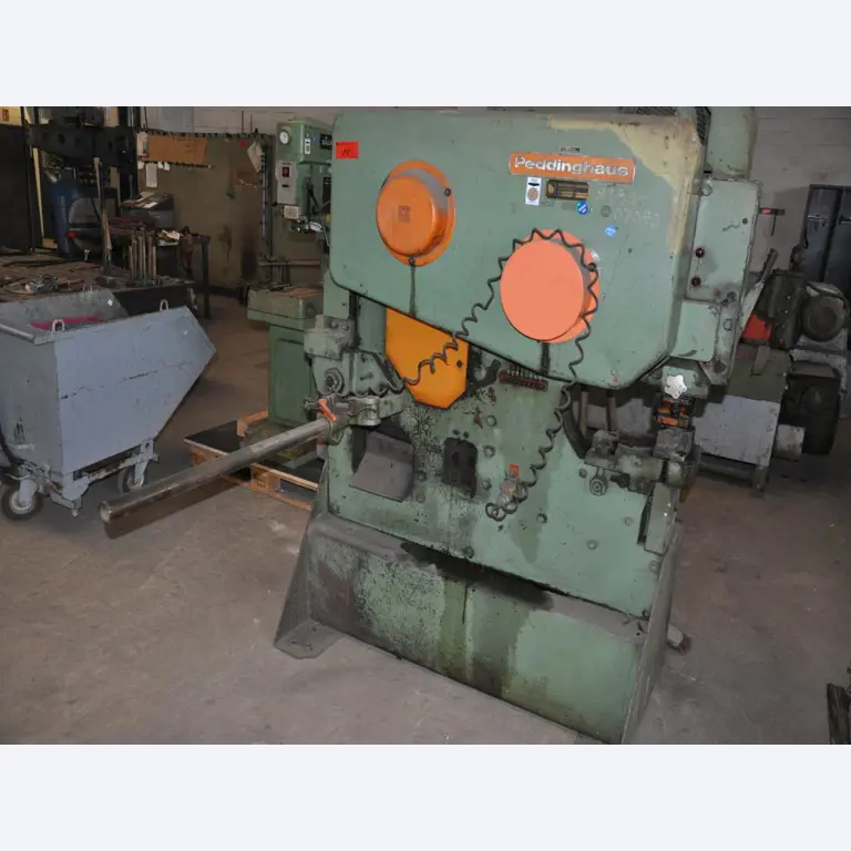 Equipamiento mecánico/operativo de un patio de obras-1