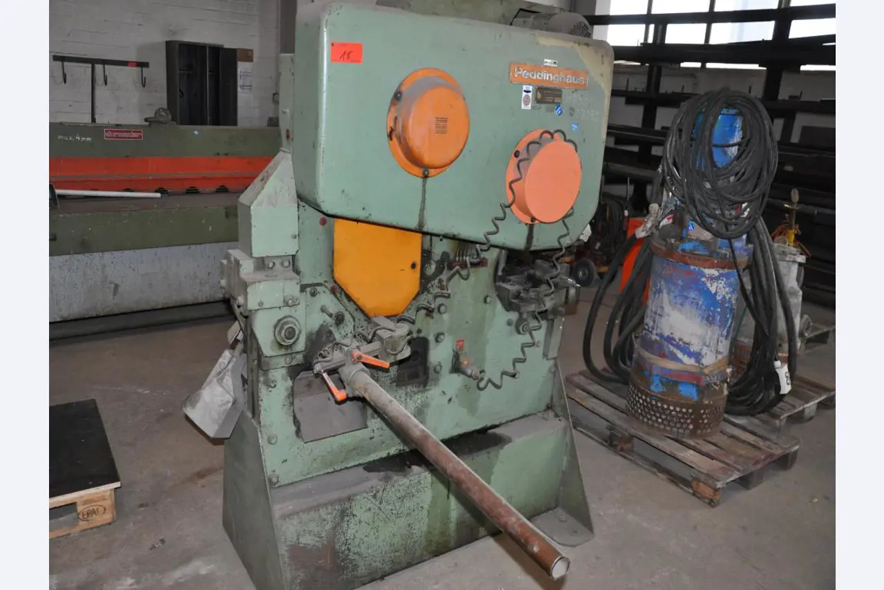 Equipamiento mecánico/operativo de un patio de obras-2