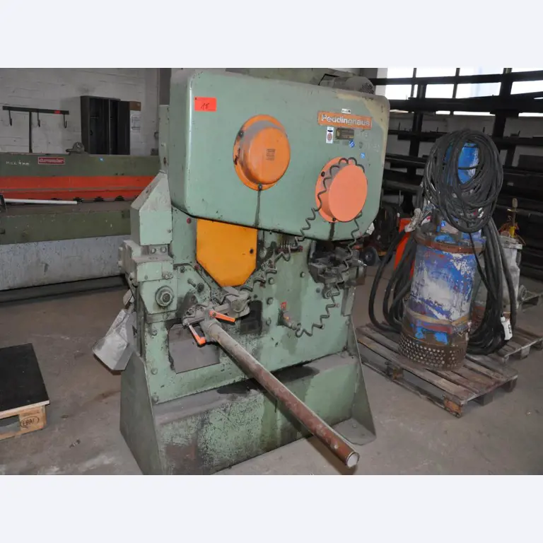 Equipamiento mecánico/operativo de un patio de obras-2