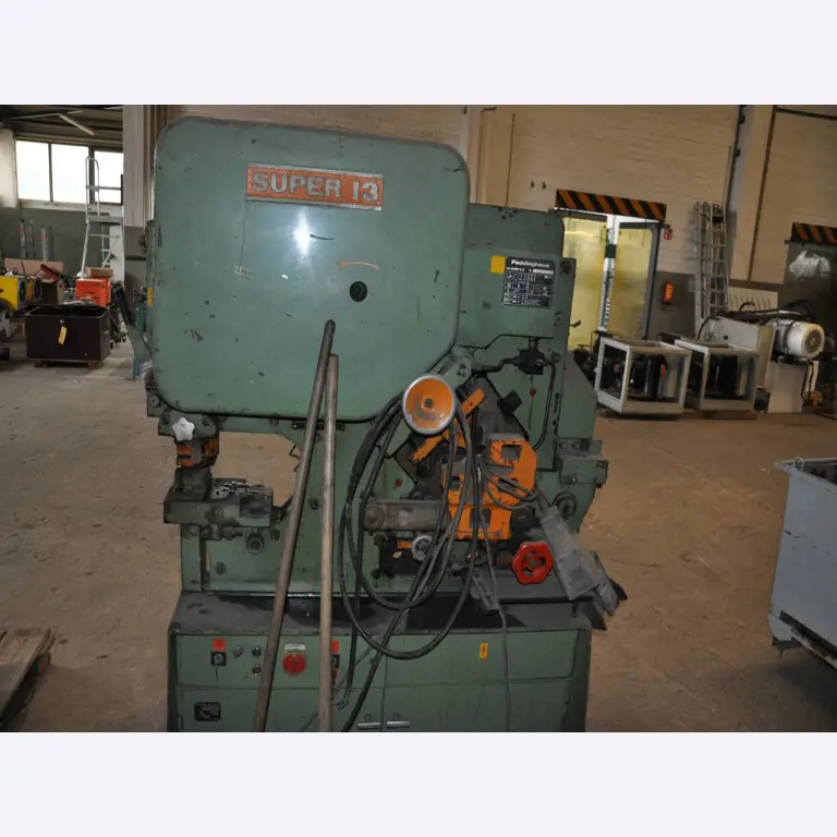 Equipamiento mecánico/operativo de un patio de obras-3