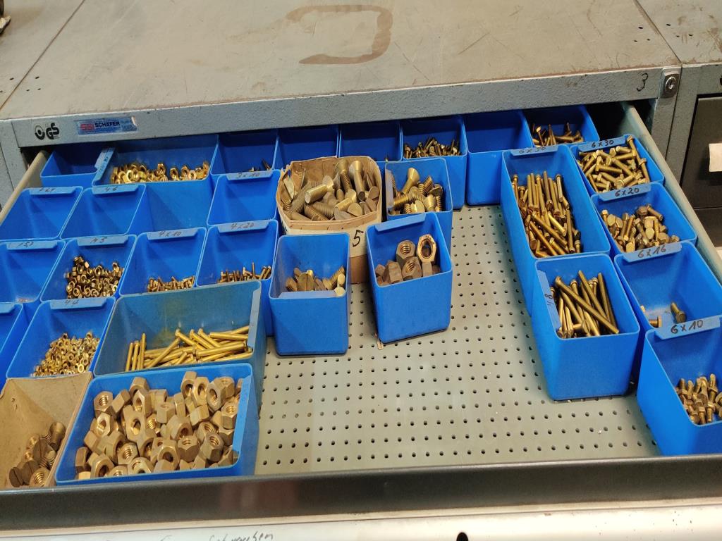 Equipamento mecânico/operacional de um estaleiro-10