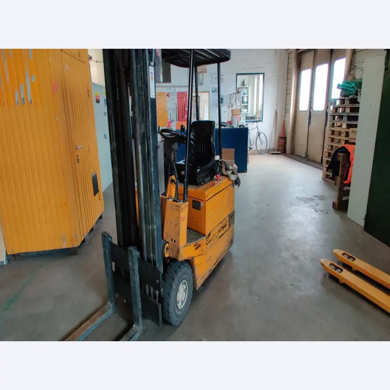 Wyposażenie mechaniczne/operacyjne placu budowy-1