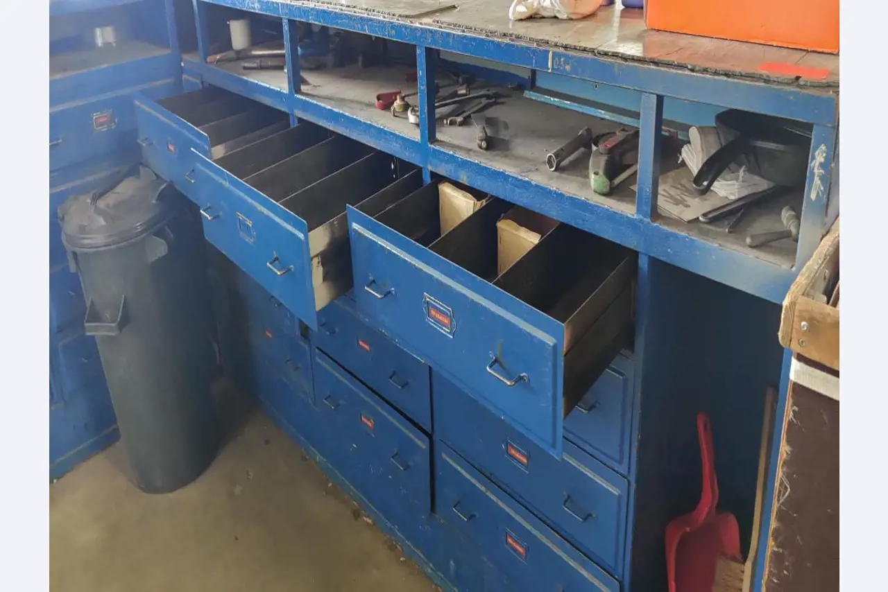 Wyposażenie mechaniczne/operacyjne placu budowy-2