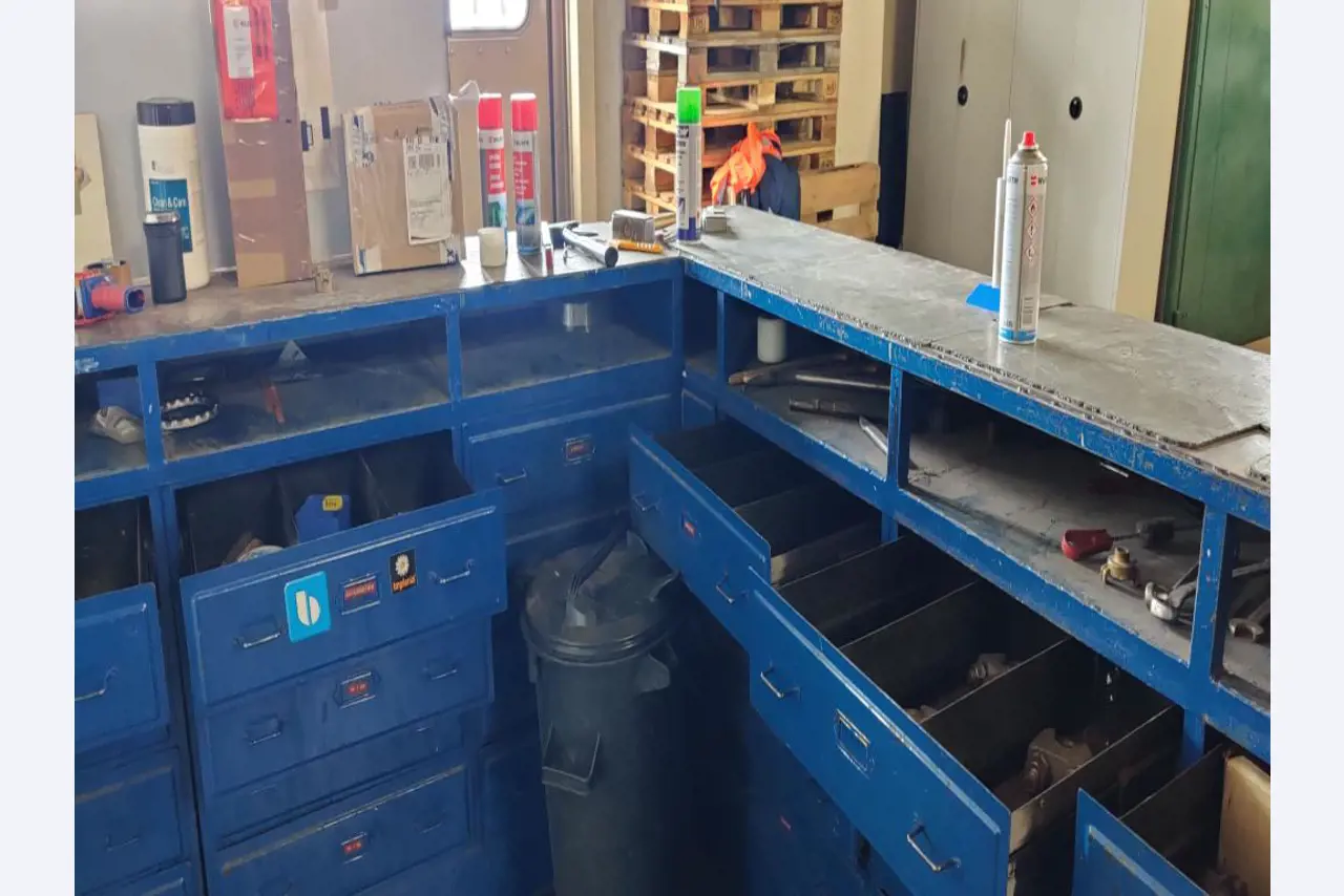 Wyposażenie mechaniczne/operacyjne placu budowy-3