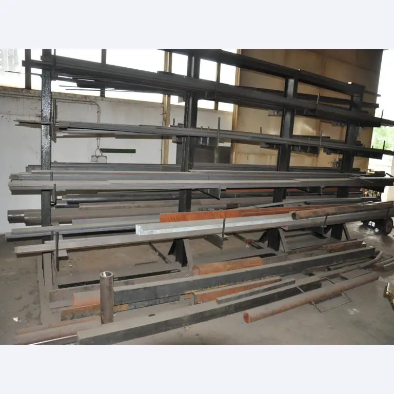 Equipamento mecânico/operacional de um estaleiro-1