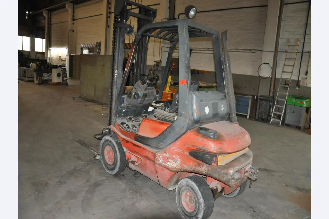 Equipamento mecânico/operacional de um estaleiro-1