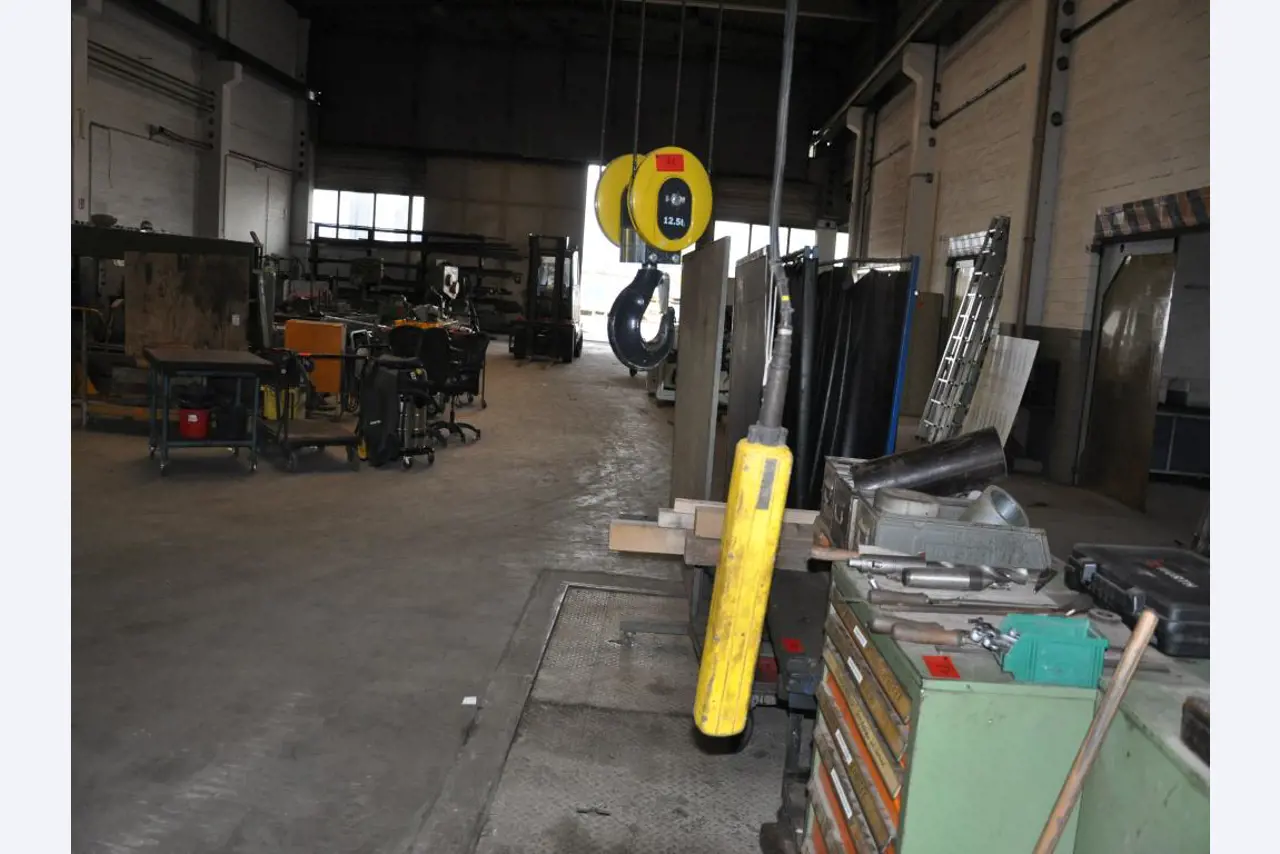 Wyposażenie mechaniczne/operacyjne placu budowy-3