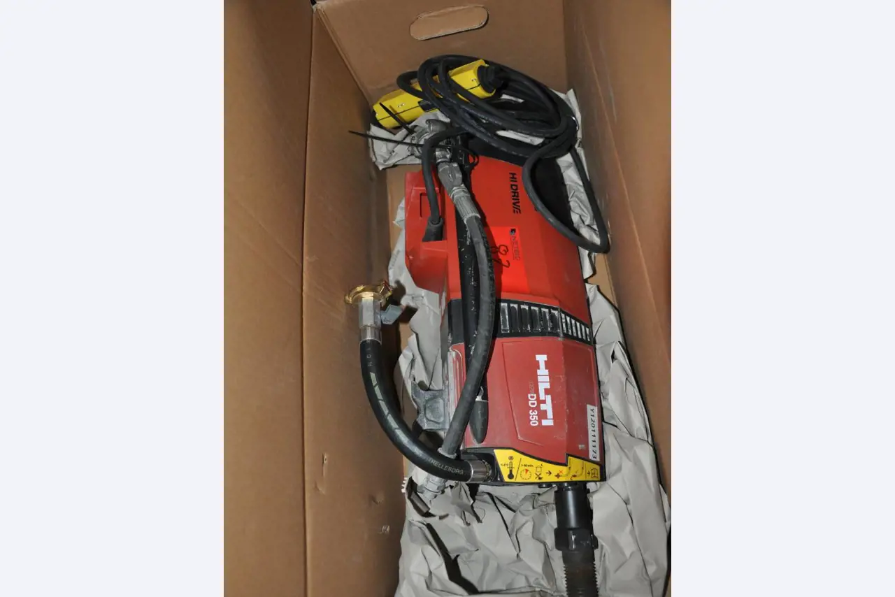 Equipamento mecânico/operacional de um estaleiro-1