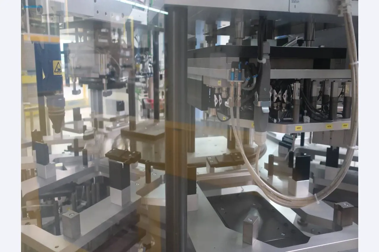 Maschinen zur mechanischen Bearbeitung, Prüfung, Reinigung und Handling von Aluminium-Druckgussteilen-17