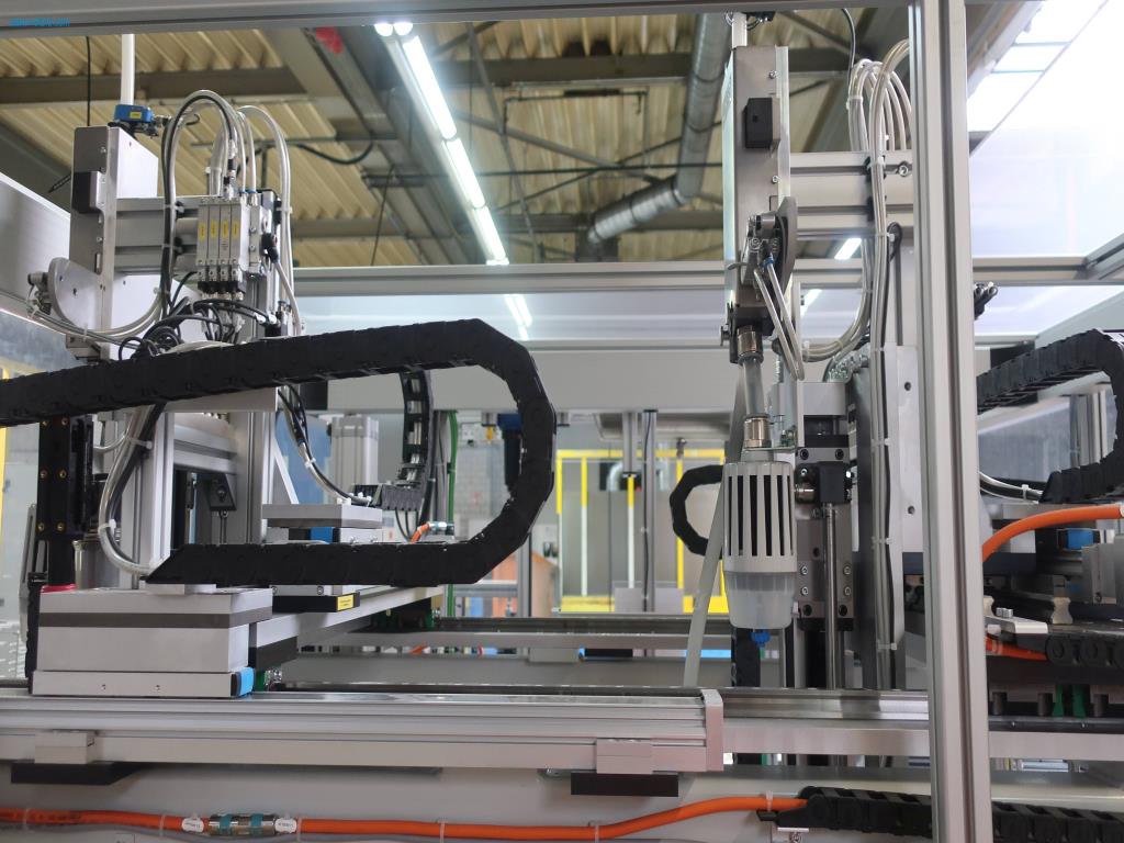 Máquinas para processamento mecânico, ensaio, limpeza e manuseamento de peças de alumínio fundido sob pressão-5