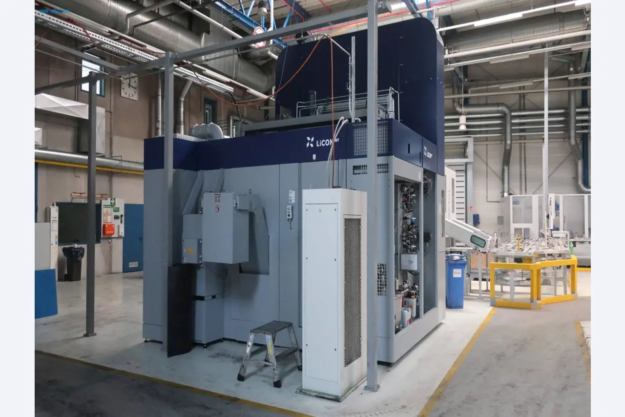Máquinas para processamento mecânico, ensaio, limpeza e manuseamento de peças de alumínio fundido sob pressão-2