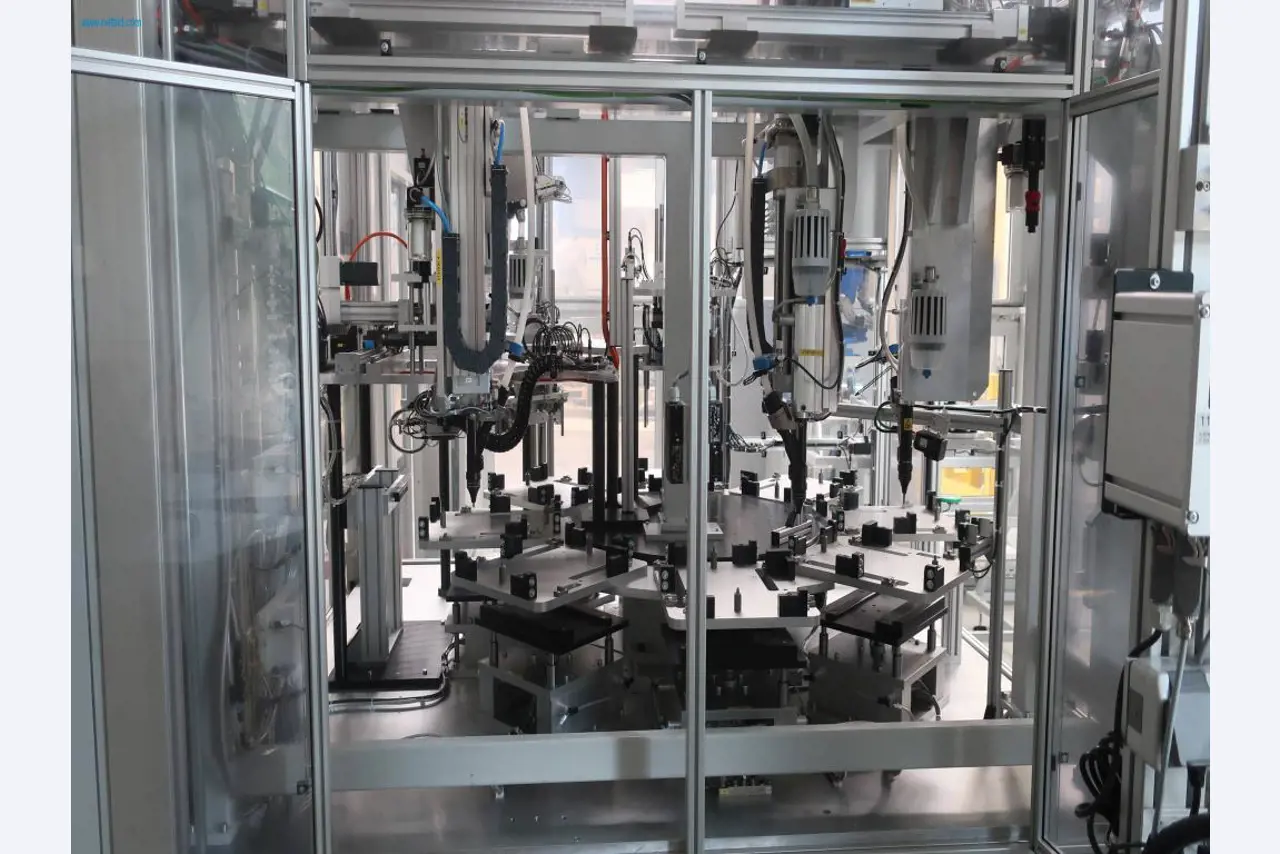 Máquinas para processamento mecânico, ensaio, limpeza e manuseamento de peças de alumínio fundido sob pressão-12