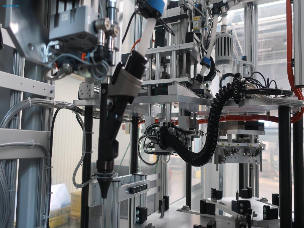 Máquinas para processamento mecânico, ensaio, limpeza e manuseamento de peças de alumínio fundido sob pressão-13