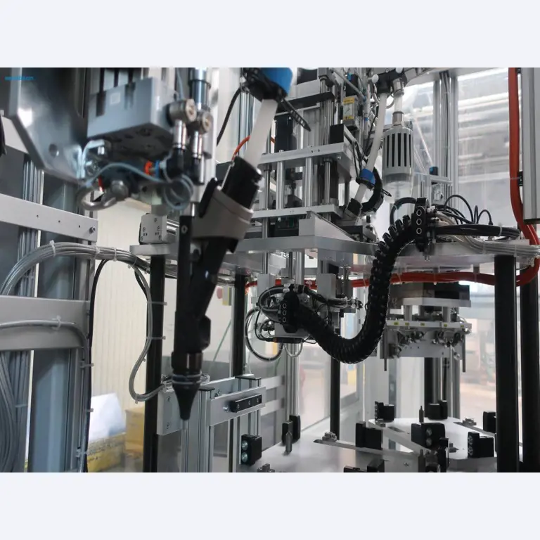 Máquinas para processamento mecânico, ensaio, limpeza e manuseamento de peças de alumínio fundido sob pressão-13