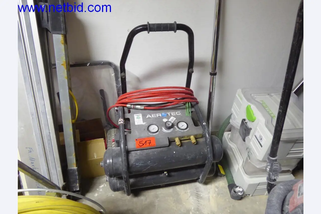 Dobro vzdrževani stroji iz sektorja notranjega oblikovanja in gradbeništva-1